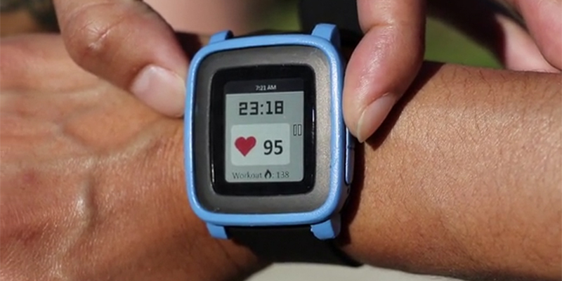 Illustration for article titled Add Heart Rate Monitoring to the Pebble Time With a Simple Snap-on Case